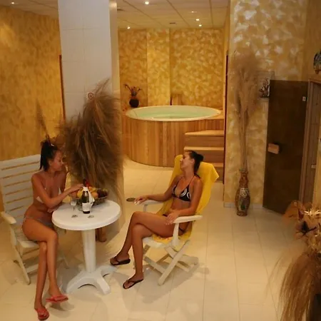 Joya Park Goldstrand