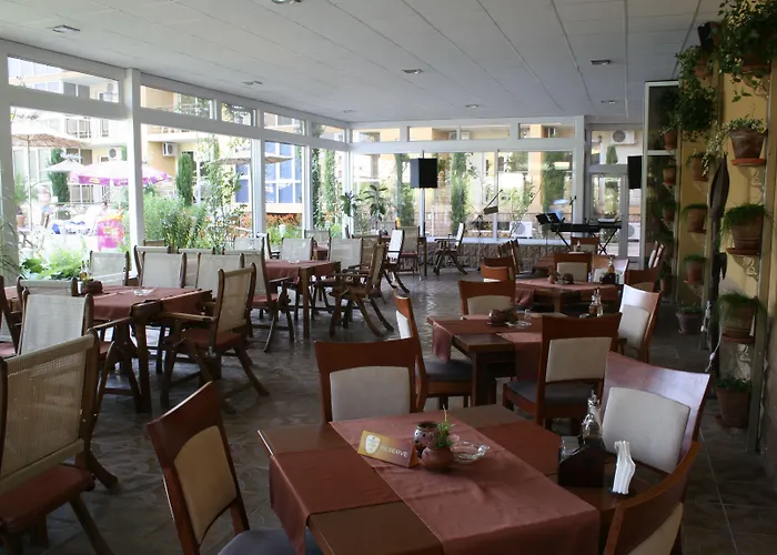 Joya Park Златни пясъци